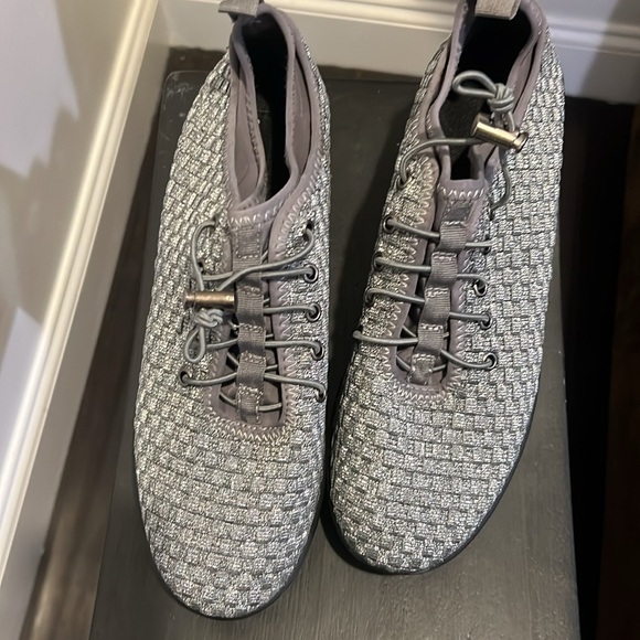 Steven Steve Madden Base Silver Metallic Adjustable Toggle Wedge SneakerSize 10 - Picture 5 of 7